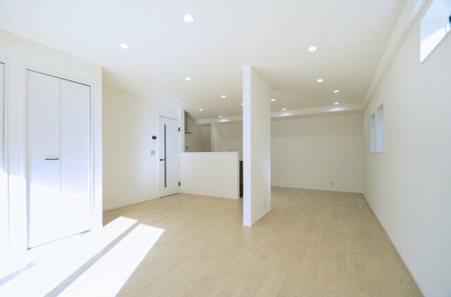 ソファーやテーブルを置いてもゆとりのあるLDK。