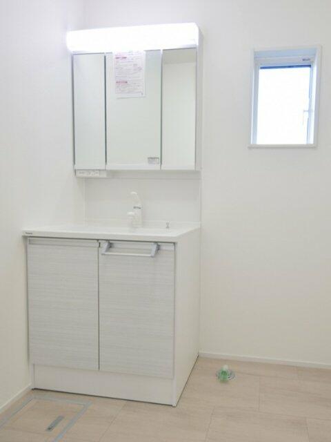 三面鏡洗面台で身だしなみチェックもばっちり