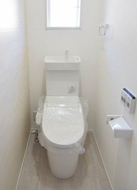 清潔感溢れるトイレ。落ち着いた空間で安らぎのひとときをお過ご