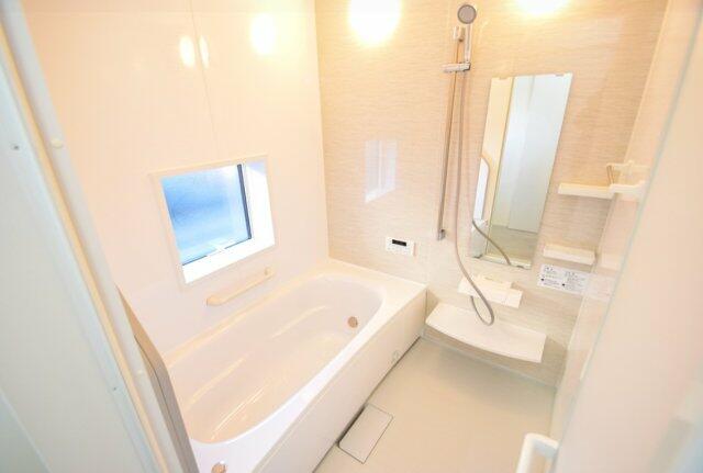 追い焚き機能付きで、日々の入浴に使いやすい設備です。