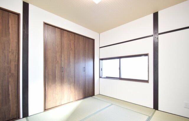 畳のある和室で、くつろぎの時間や来客時にも使いやすい一室です