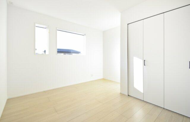 各居室に収納スペースを確保しており、荷物を分けて収めやすい設