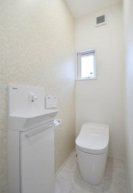 圧迫感がないスッキリしたトイレ空間が実現できるタンクレストイ