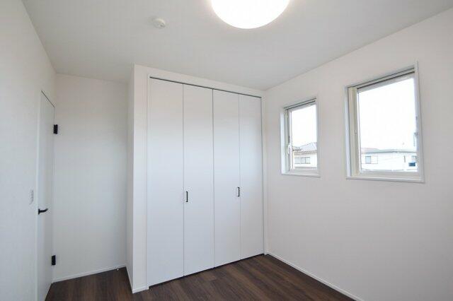 白を基調とすることでお部屋全体が統一感のある洋室です。