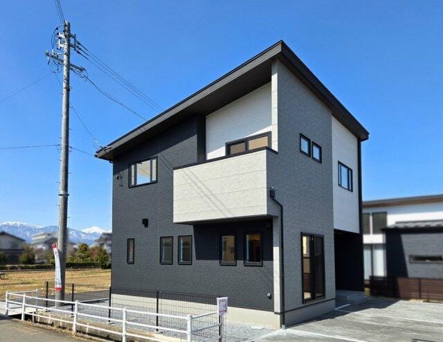 令和7年1月築。環境に優しいオール電化の新築戸建てです。