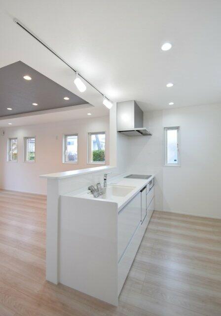 節水効果が高く、食後の水仕事を軽減してくれる食洗機付きキッチ