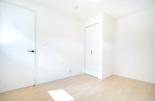 使いやすい広さを確保した洋室で、家具配置もしやすい間取りです