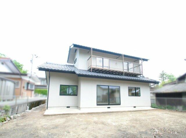 土地面積約103坪、開放感たっぷりのお住まいです。