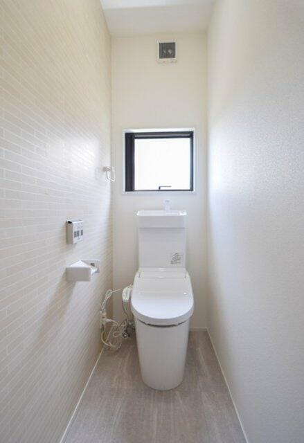 清潔な温水洗浄便座のトイレです