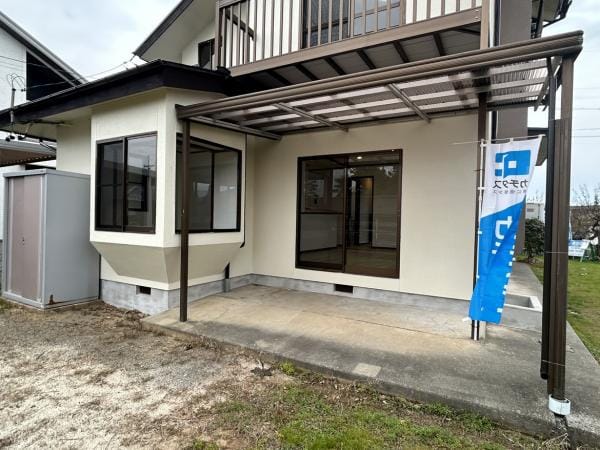 【リフォーム完成・物干しスペース】南側の庭の物干しスペースは波板の張替えを行いました。南向きのため、日当たりがよく、洗濯物もあっという間に乾きそうです。