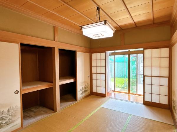 【和室続き間約6帖 リフォーム予定】押し入れ内部はベニヤ板を重ね張りいたします。寝具や洋服をしまうのにも嬉しい仕上がりです。