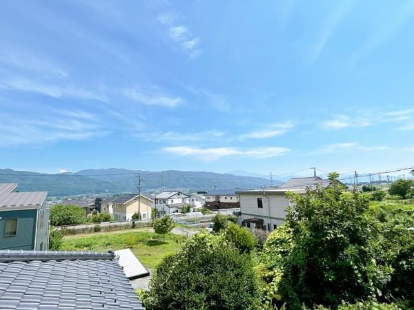 【ベランダからの眺望】2階ベランダからの眺望です。四季折々の山々の姿が楽しめますね。