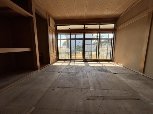 【約8帖和室 リフォーム予定】床を畳からフローリングへ変更し、和洋室となります。家具も起きやすくなり、使い勝手が広がりますね。