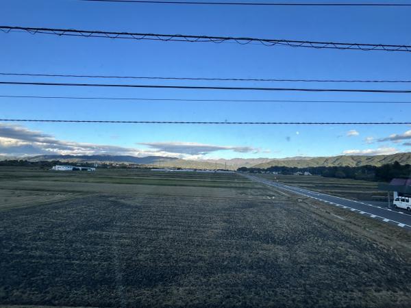 【眺望】2階東側の和室からの眺望です。現状東側に棟がないため、お天気が良い日には南アルプスを望むことができます。