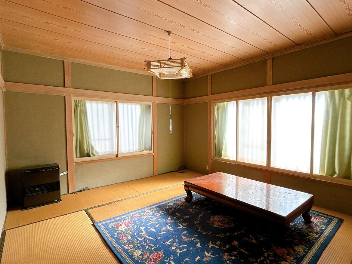 【RF予定・1階和室8帖】1階LDKから入ることのできる和室です。畳表替え、障子・襖の張替え、壁のクロス張替えを行います。LDKから直接アクセス可能なため、お食事の後にゆったりするスペースとしても重宝できそうです。客間としてのご利用、親戚の方やご友人のお泊りにも良いですね。
