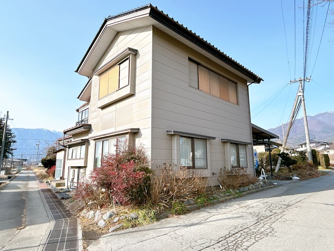 価格には消費税、リフォーム費用を含みます。リフォーム中でもご案内可能。内覧希望の方はお電話ください。