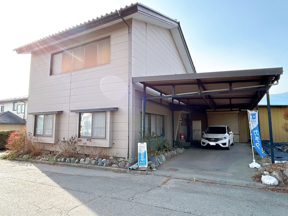 【RF予定・駐車場】駐車2台分のカーポート付きです。普通車2台縦列駐車可能です。