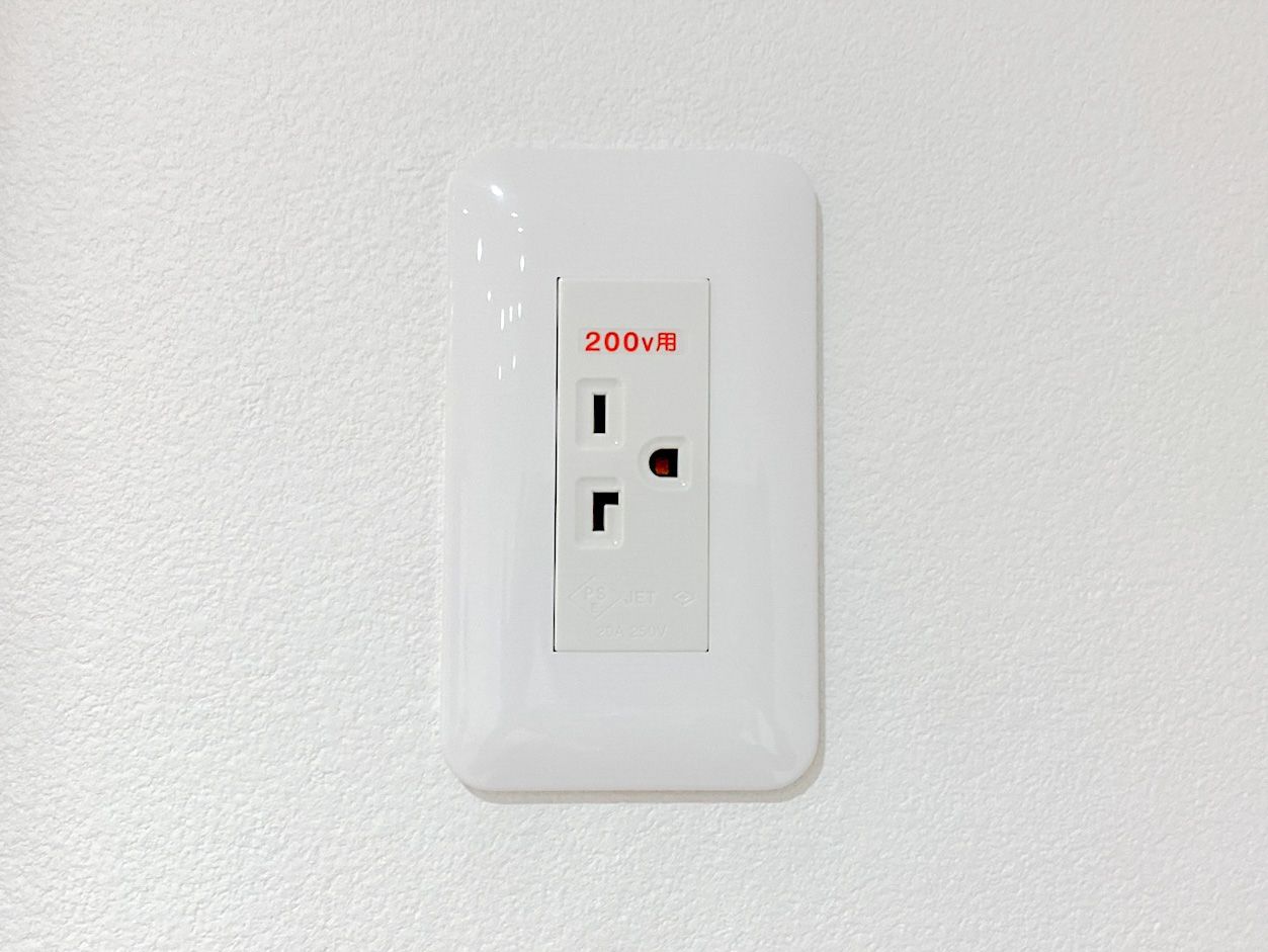 【同仕様写真】コンセントは間取りに合わせて適宜増設しています。