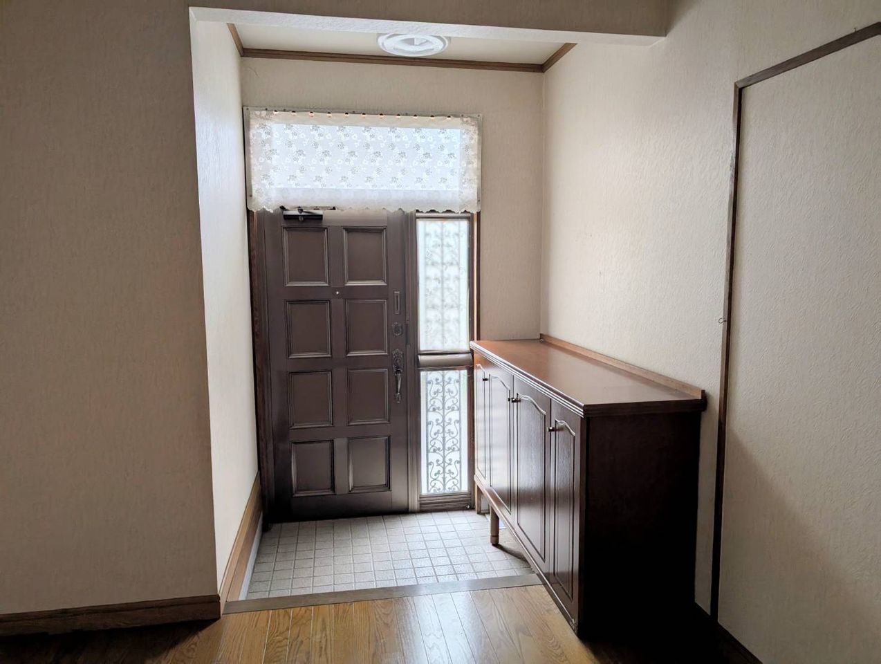 玄関(リフォーム前)