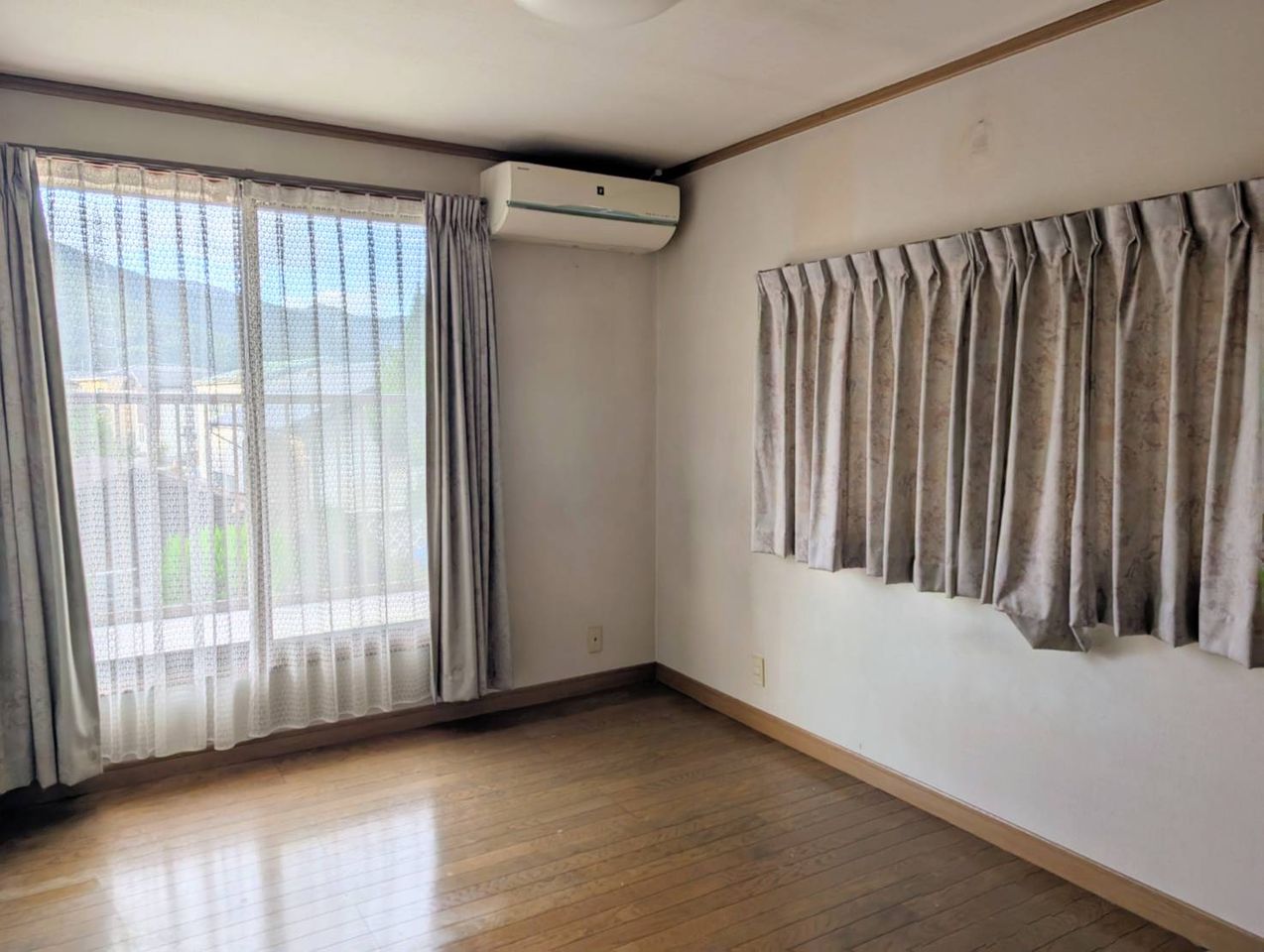 二階洋室6帖(リフォーム前)