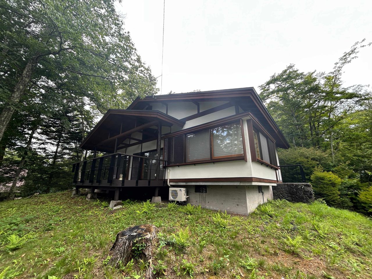 敷地から見た建物