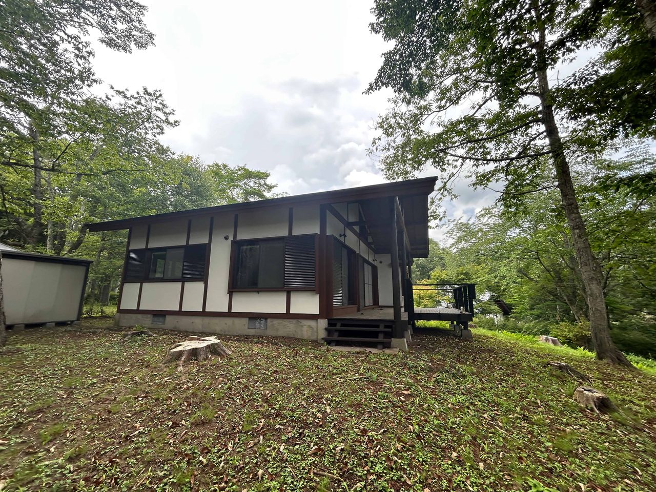 敷地から見た建物