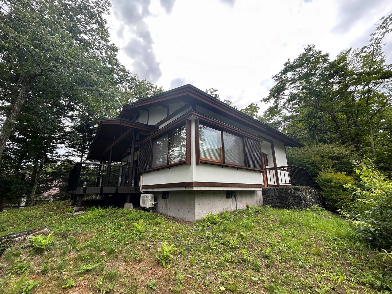 敷地から見た建物
