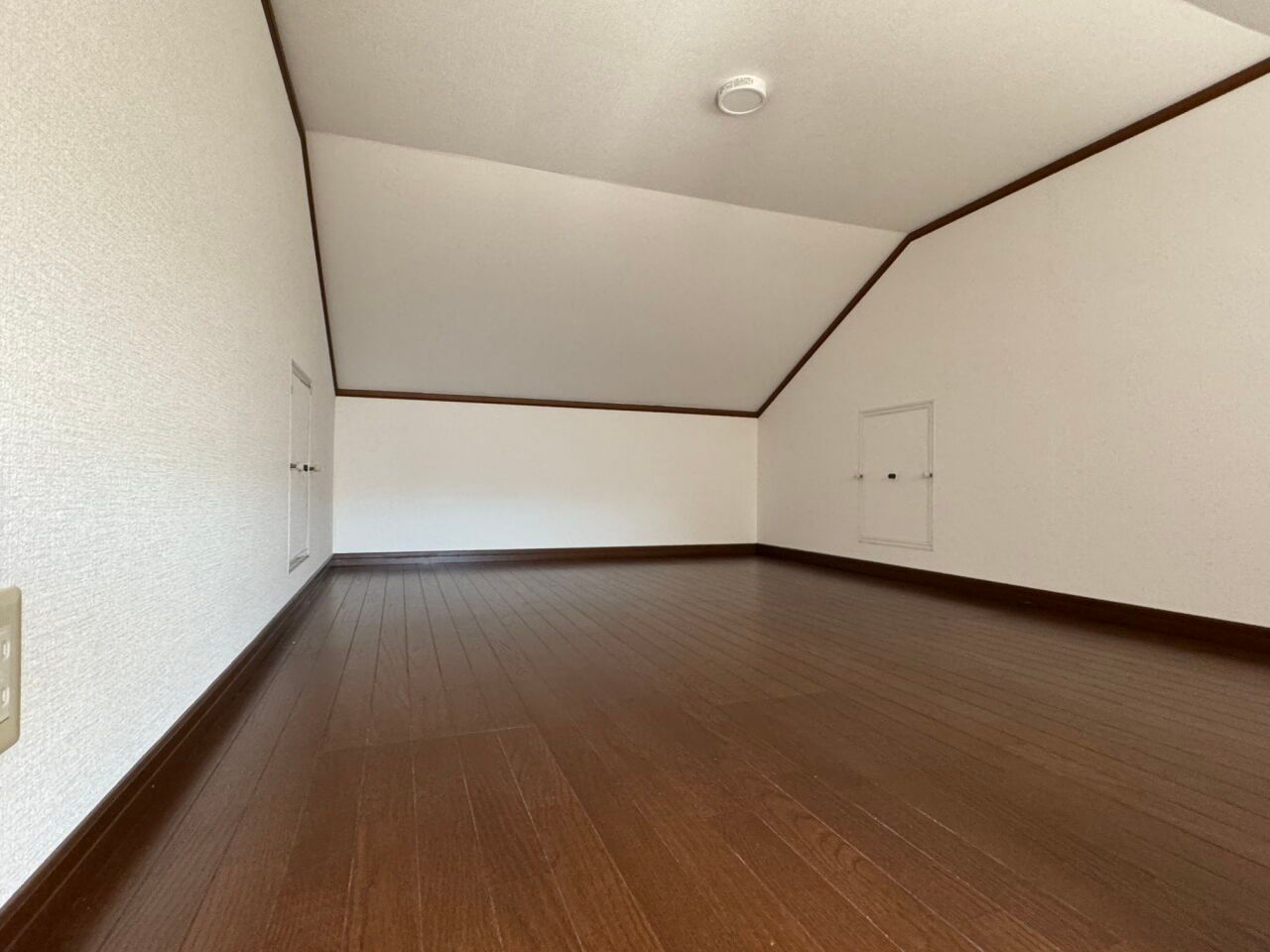 屋根裏収納