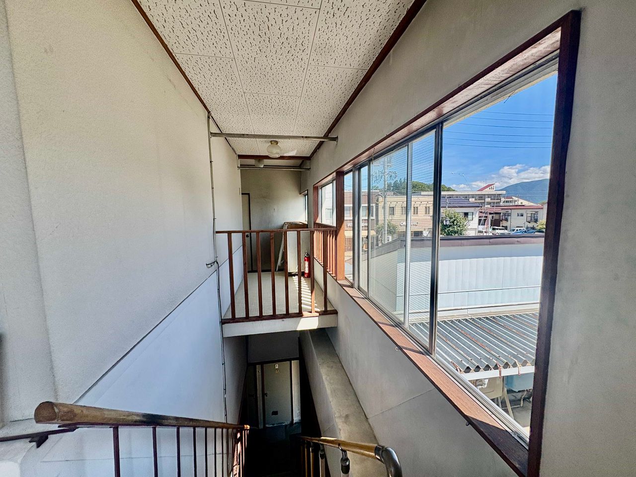 住居部玄関前