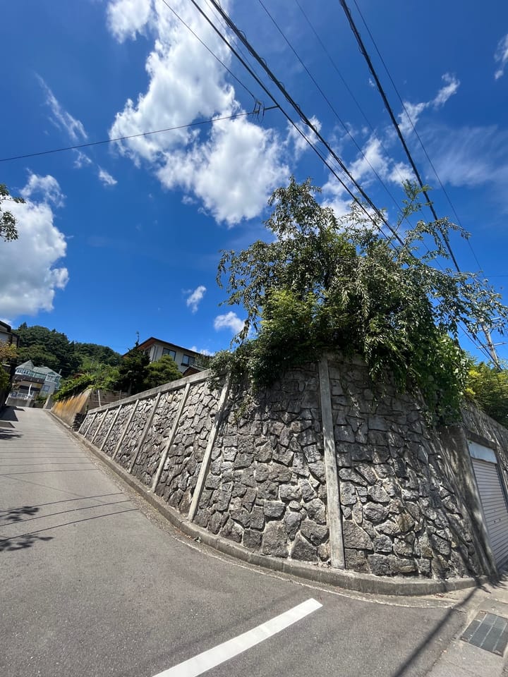 石積みの擁壁って素敵ですよね♪