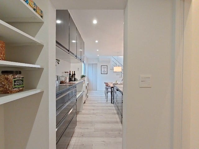 パントリーからキッチン方向