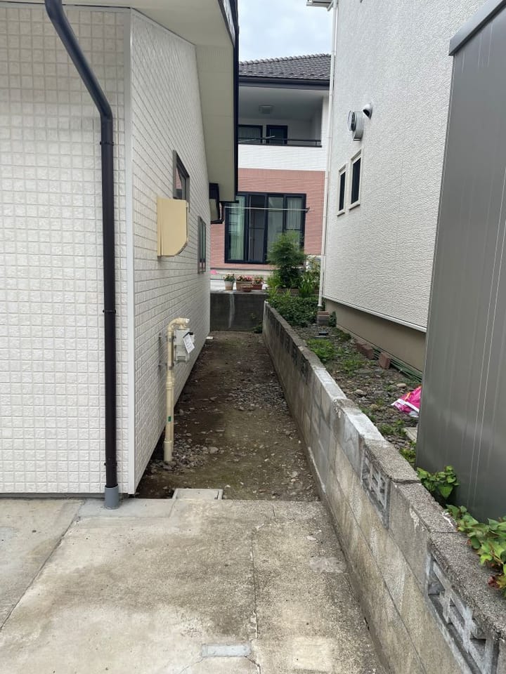 東側境界