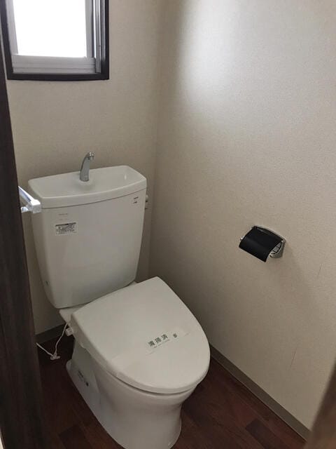 あやめコーポ　２０１号室　トイレ　ウォシュレット機能付き暖房便座へ新規入替済み！