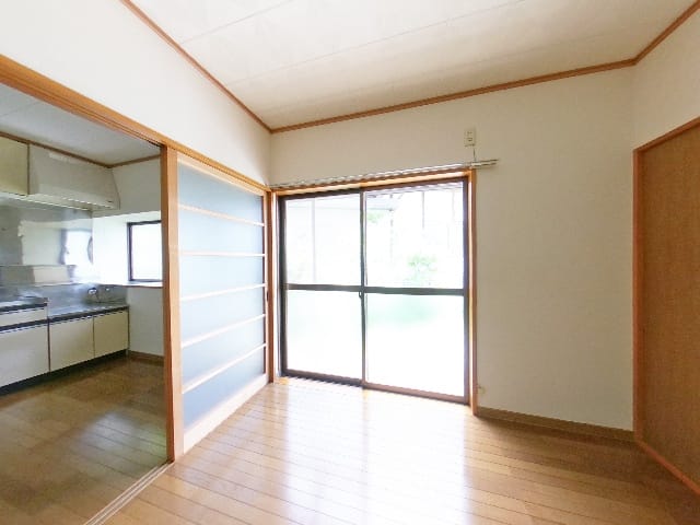 矢嶋アパート 102号室 洋室6帖