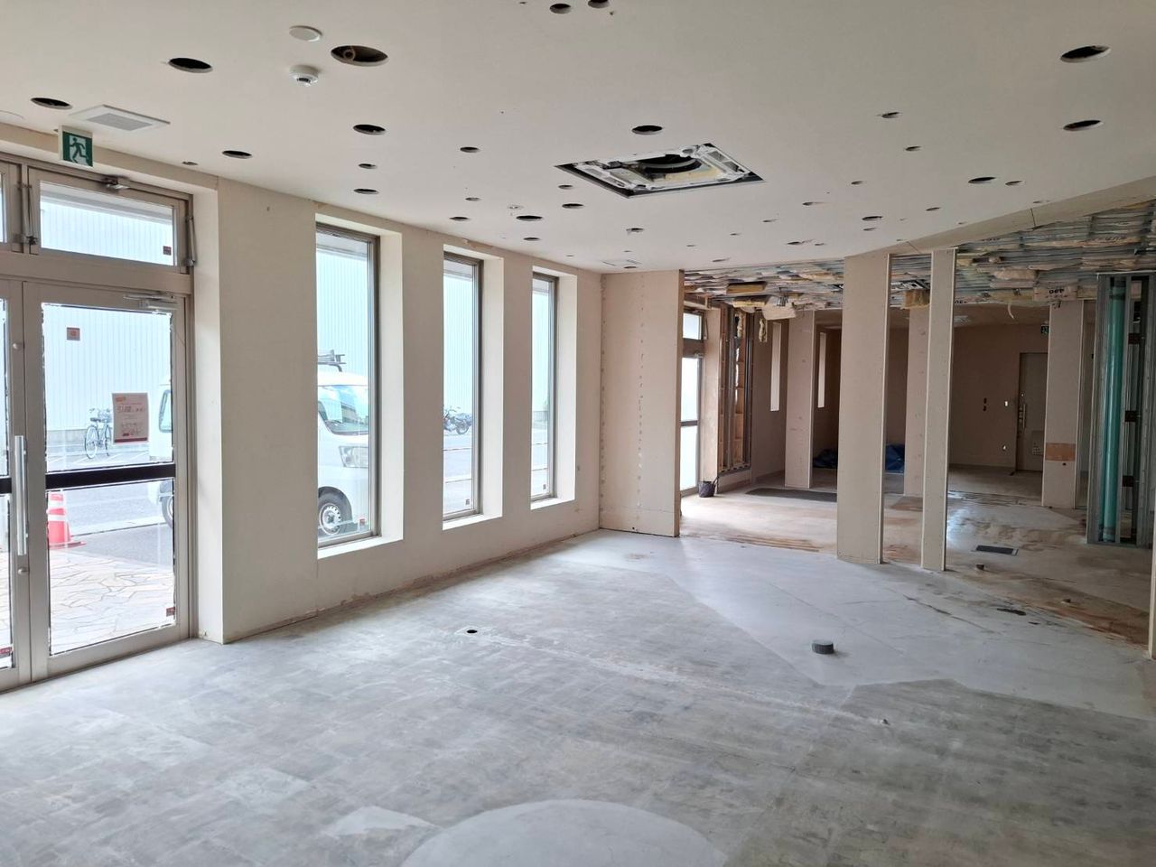 室内 スケルトン