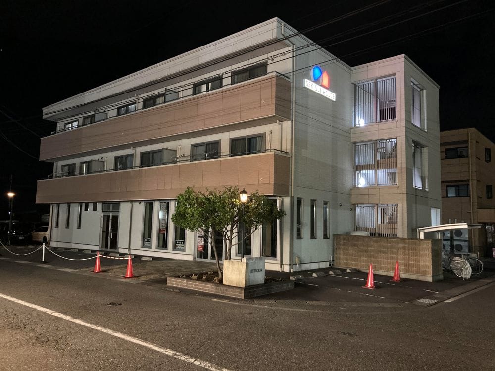 外観建物全体 南東側