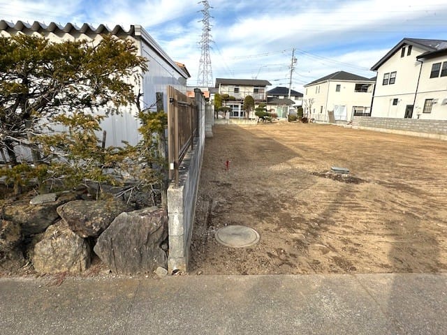 西側塀(共有塀です。)2025.12撮影