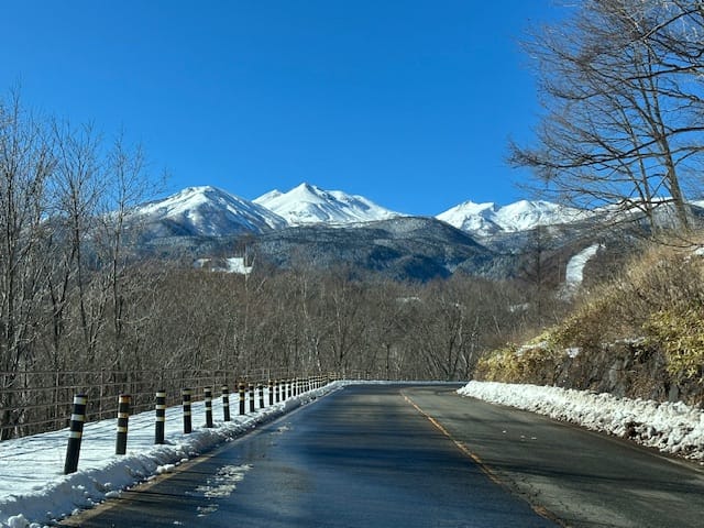 対象地から約1000m道路からの乗鞍岳 2025.12.6撮影