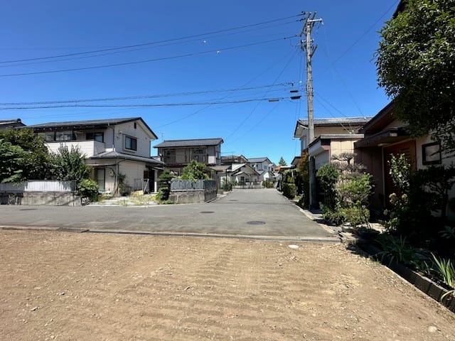 対象地敷地内から北側に撮影 道路で向けています。2026.8.6撮影