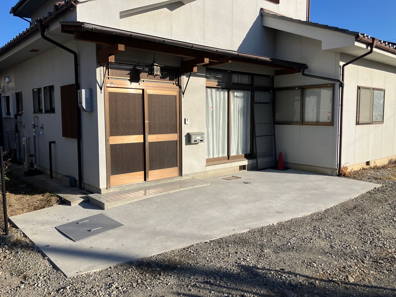 土間敷きで靴が汚れません。