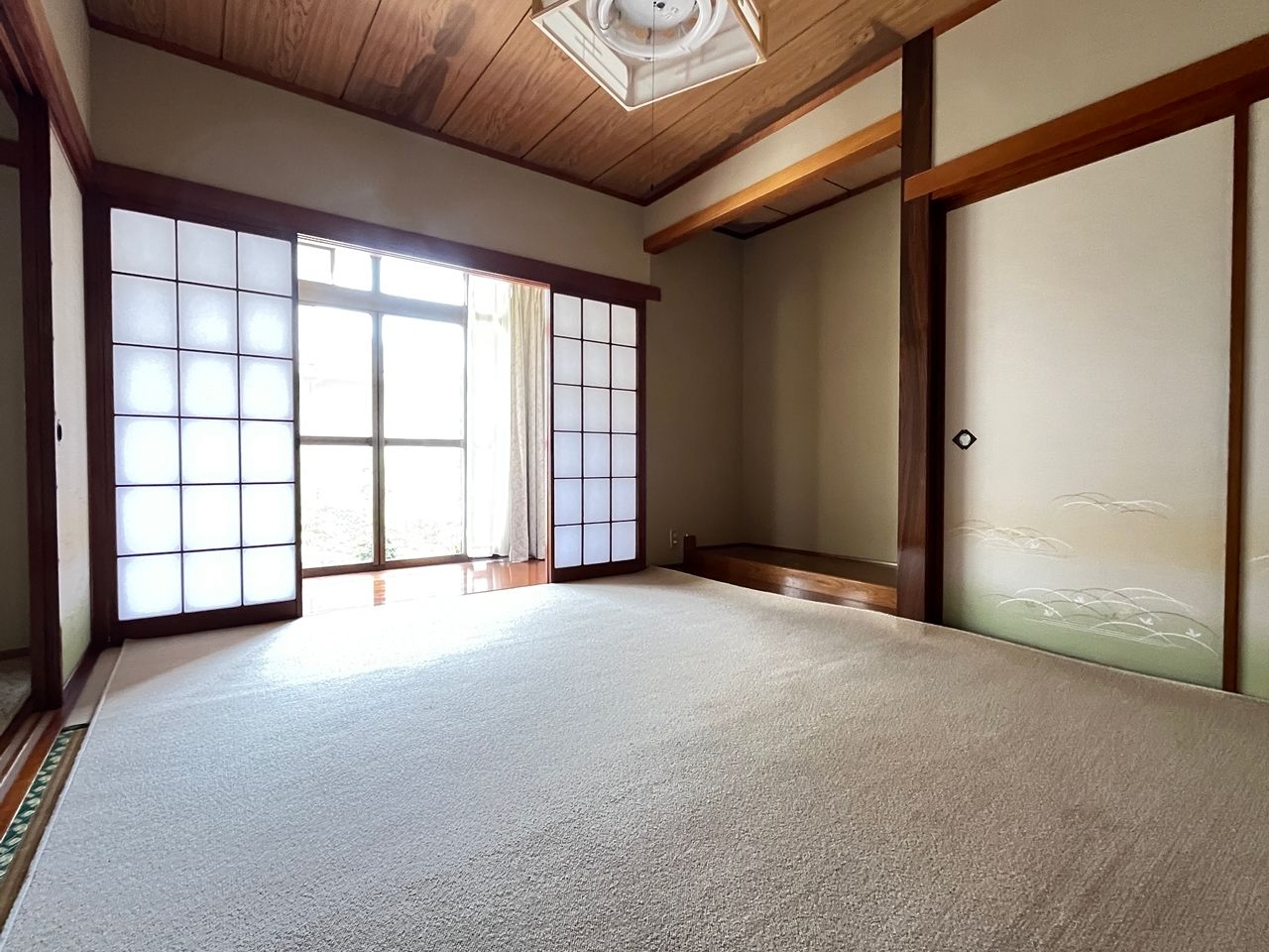 客間やくつろぎスペースとして活躍する部屋。