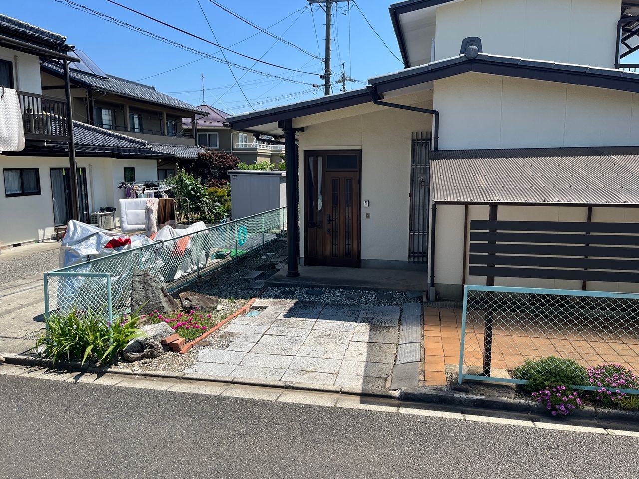 雨の日も出入りしやすい玄関ポーチです。