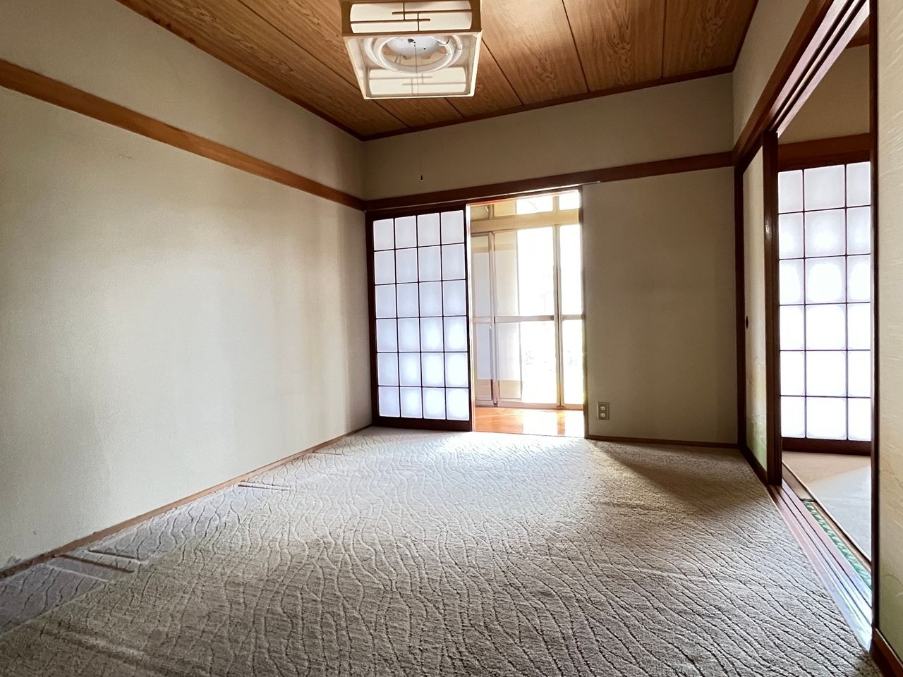 障子越しの柔らかな光が心地よい空間になっています。