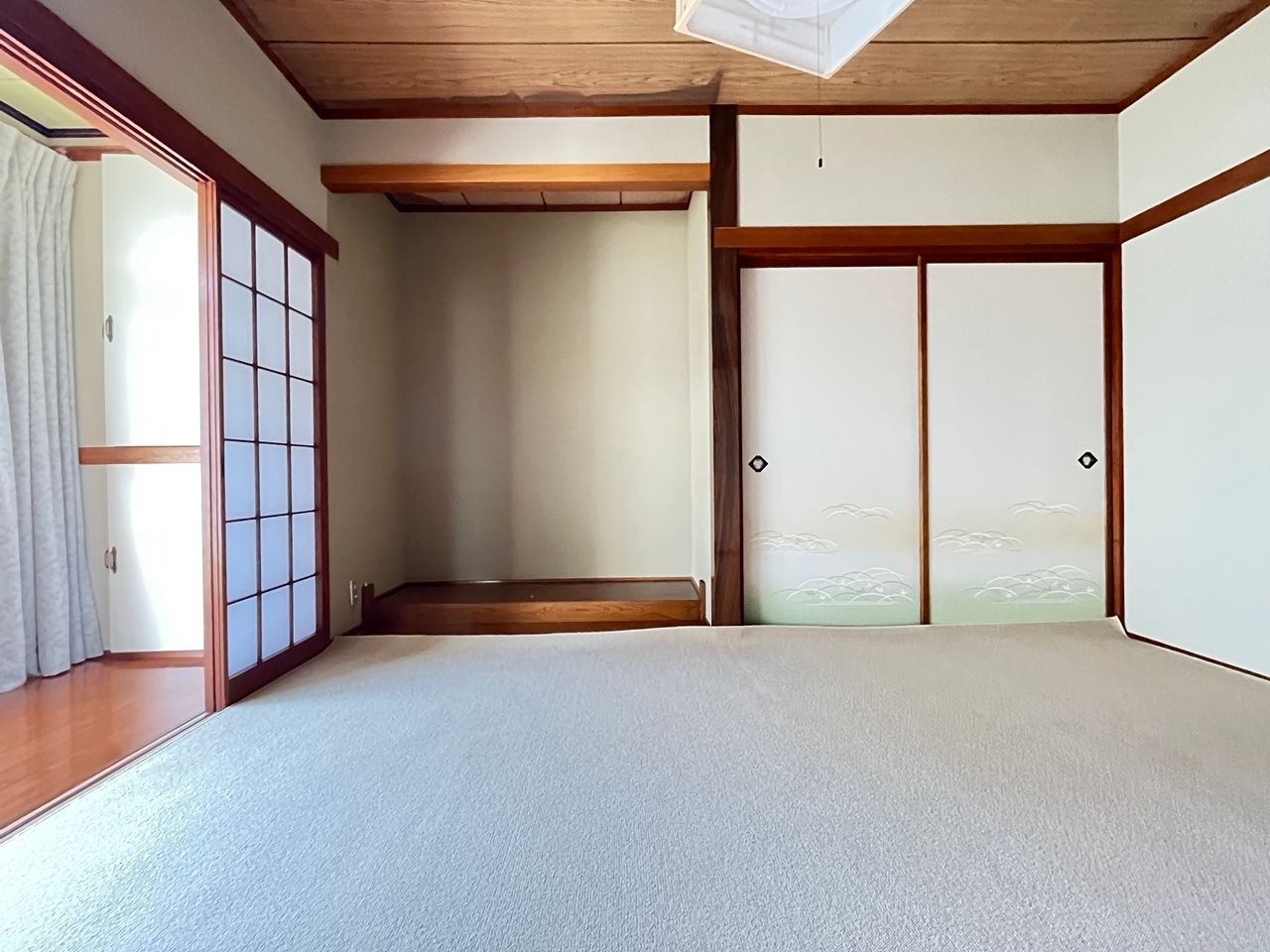 和室ならでは趣を楽しめる床の間もあるのが嬉しいポイント。
