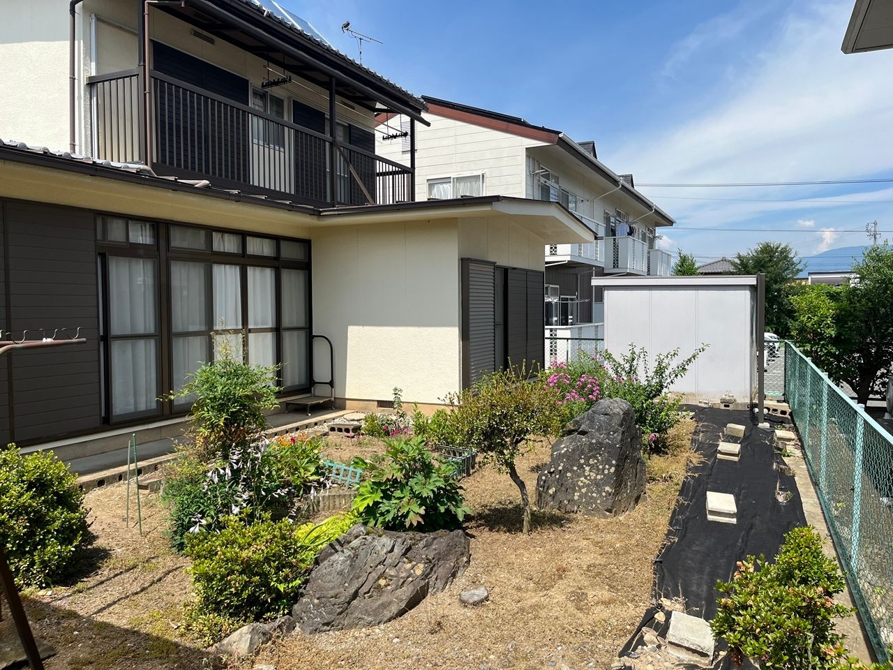 ガーデニングや家庭菜園も楽しめるお庭です。