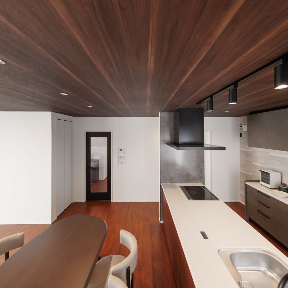 忙しい毎日こそ、心地よく過ごせる家に仕上げました。ぜひ現地で、その“ちょうどよさ”をご体感ください。