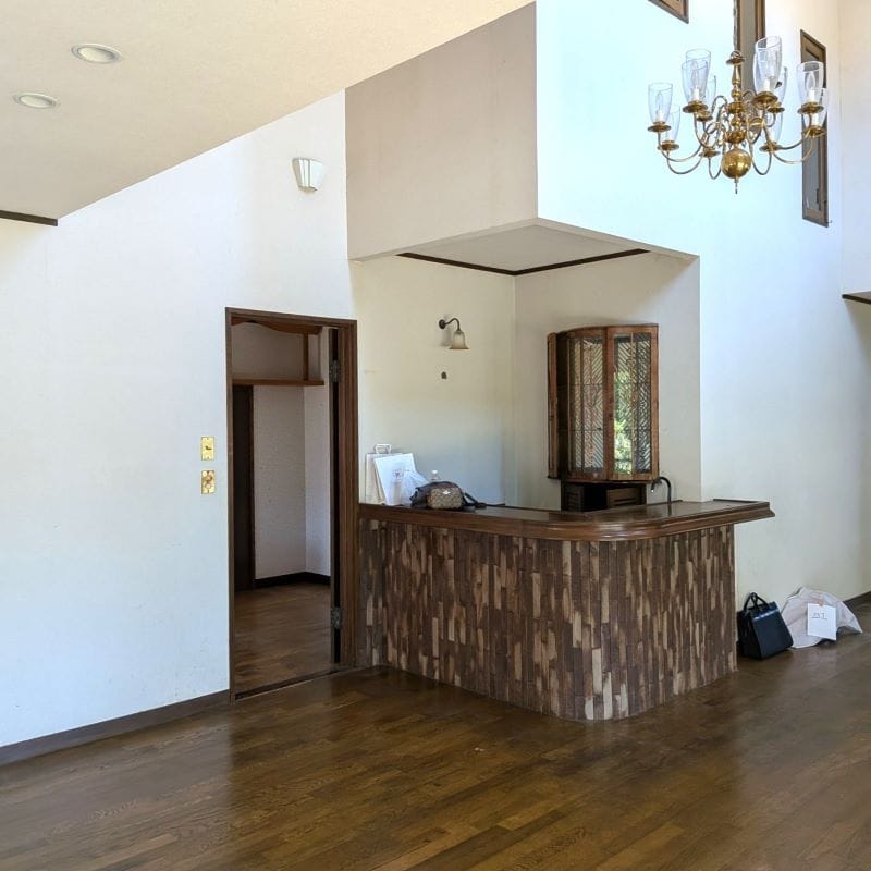 リビングにはバーカウンター付き。おしゃれな空間を演出し、来客時にも活躍します。