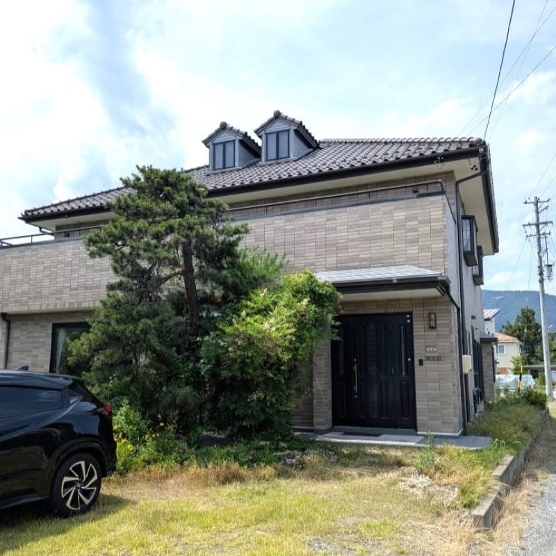 母屋は南側が大きく開いているので、日当たり・通風ばっちり。前面道路が広く車の出入りが楽々。