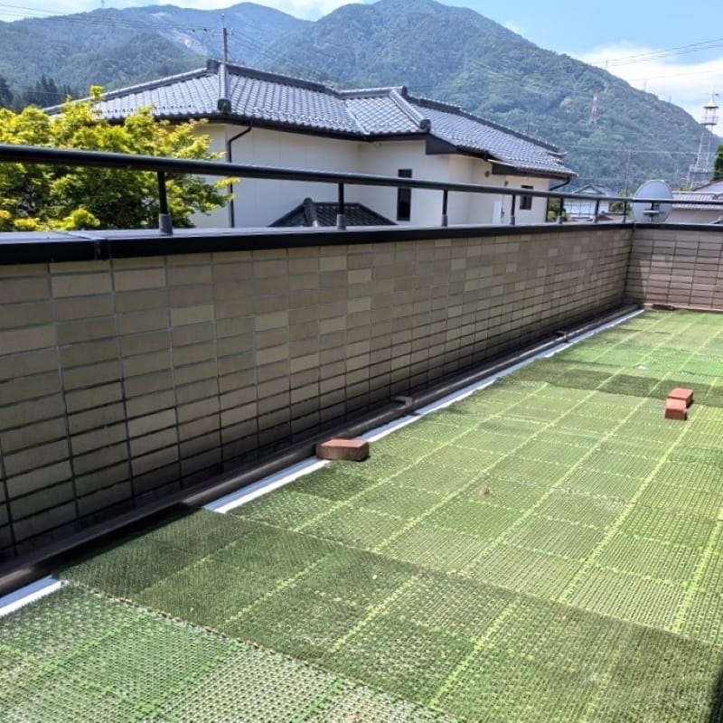 開放感あふれるワイドなバルコニー。ゆったりとしたスペースでくつろぎの時間を楽しめます。