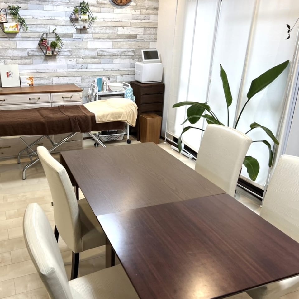 最上階ならではの開放感に、南向きの陽ざしが注ぐあたたかいリビング。眺望や風通しもバッチリ。